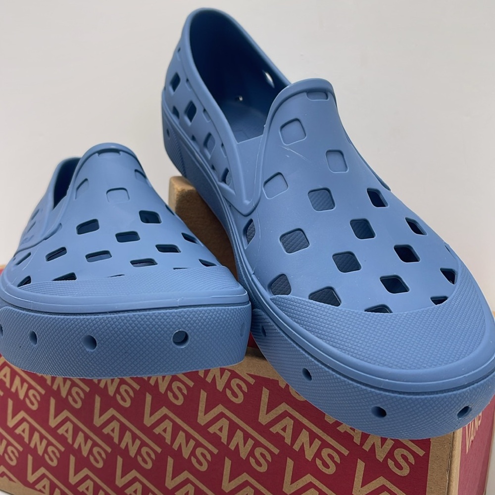 Vans • WMNS Slip-On Trk
Captains Blue
VN0A5HF8ZR8
Sneakers - Picture 7 of 16